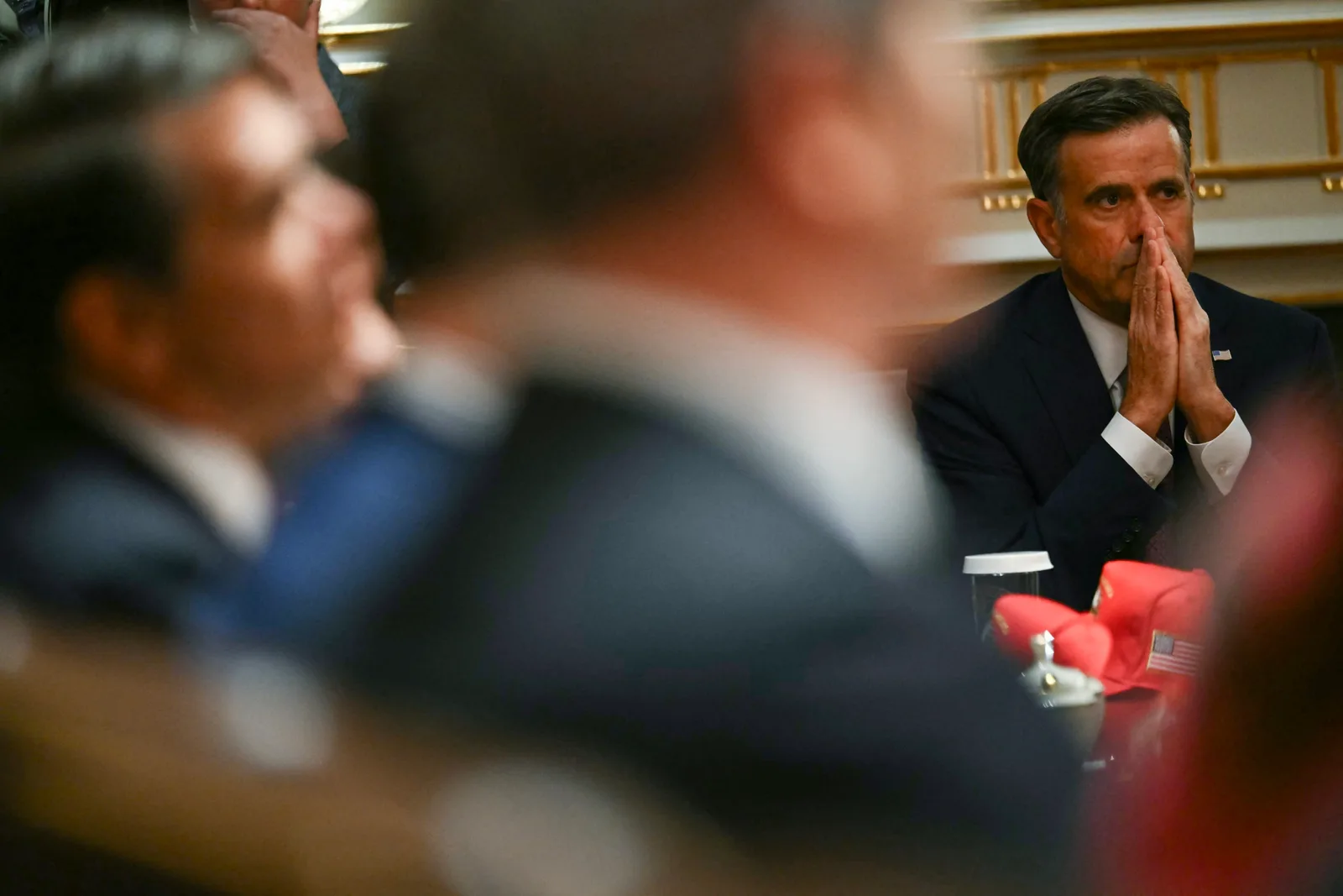 John Ratcliffe la o întâlnire importantă în Moscova, discutând despre securitate.