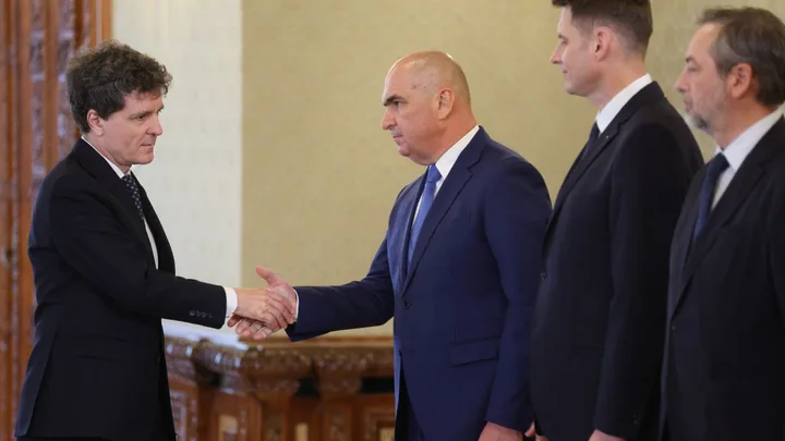 Întâlnire între liderii partidelor politice pentru soluții de guvernare.