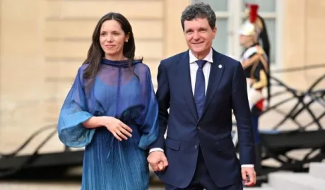 Mirabela Grădinaru și Nicușor Dan la un eveniment public, îmbrăcați elegant.