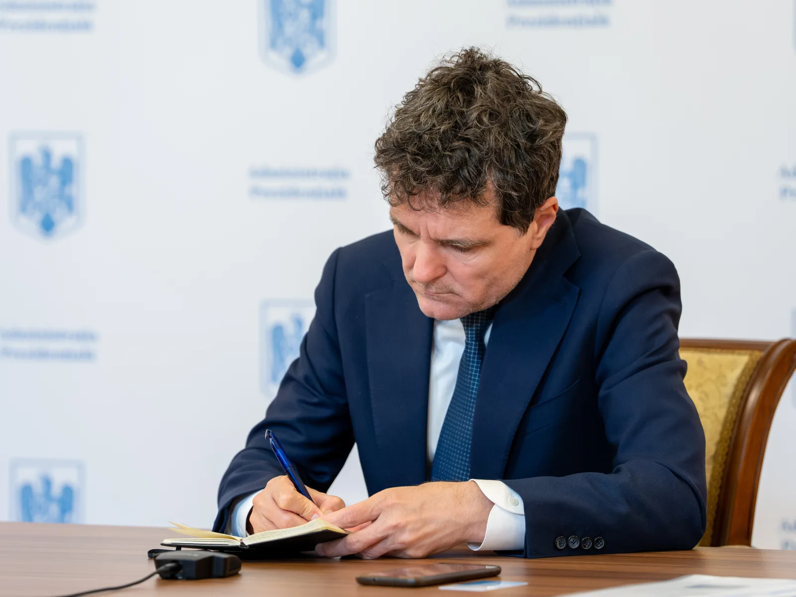 Profesorul Ioan Stanomir analizează criza guvernamentală și pasivitatea președintelui.