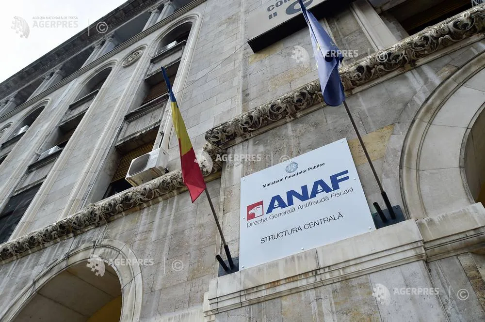 Clădirea ANAF cu steaguri românești, simbol al digitalizării fiscale.
