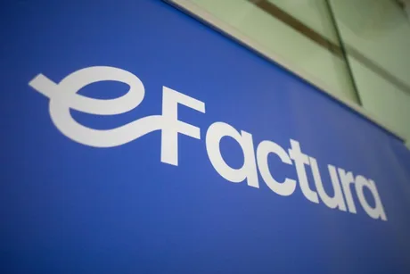Logo e-Factura pe un fundal albastru, simbolizând digitalizarea facturării.