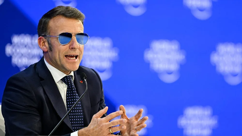 Emmanuel Macron discutând despre relațiile comerciale la Davos.