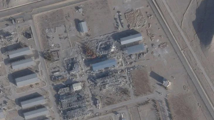 Imagini satelitare ale unei zone afectate de conflict în Iran.