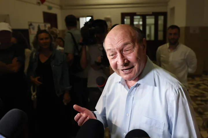 Traian Băsescu discutând despre criza politică din România.
