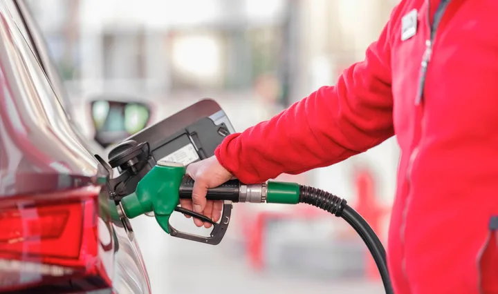 Creșterea prețurilor la carburanți în marile orașe din România.