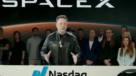 Elon Musk anunță listarea SpaceX pe Nasdaq, generând creșteri spectaculoase ale averilor.