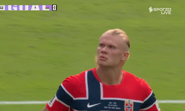Erling Haaland sărbătorește victoria Norvegiei împotriva Braziliei la Cupa Mondială.