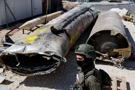 Rachete Kheibar Shekan distruse, evidențiind tehnologia militară iraniană.
