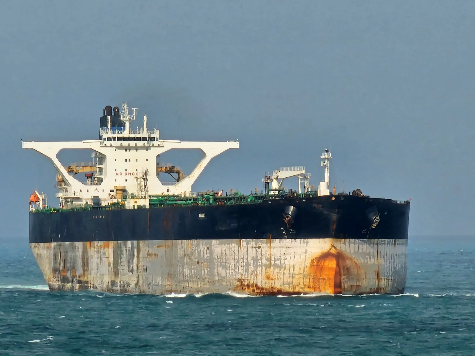 Petrolierul interceptat de Franța în apele Mediteranei.
