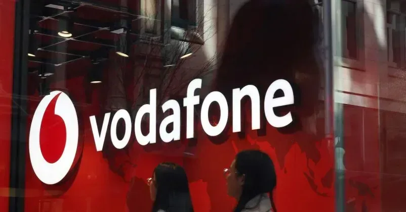 Vânzarea acțiunilor Vodafone de către e& către Xavier Niel.
