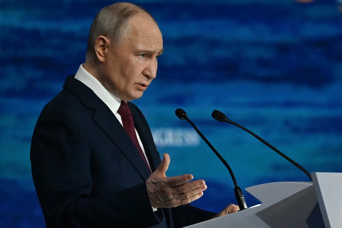 Vladimir Putin discutând despre extinderea efectivelor armatei ruse.