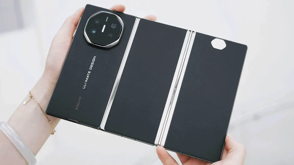 Huawei Mate XT 2, un telefon pliabil cu design inovator și ecran extern.