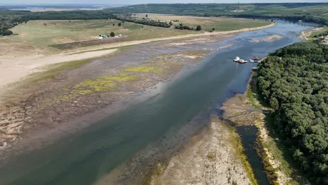 Debitul scăzut al Dunării afectează navigația și resursele de apă în România.