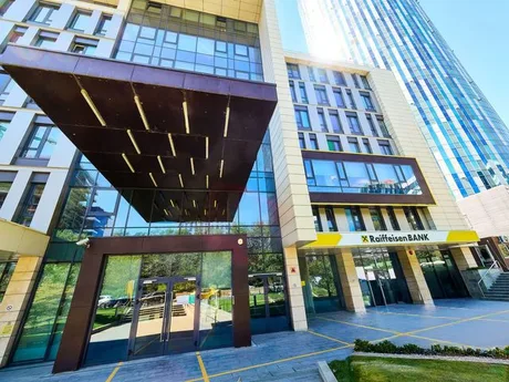 Sediul Raiffeisen Bank România, un exemplu de arhitectură modernă.