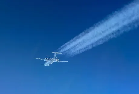Avion de recunoaștere italian în zbor, supraveghere aeriană.
