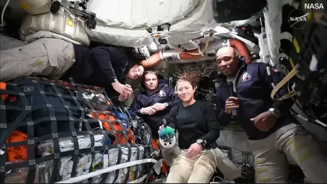 Astronauții misiunii Artemis II pregătiți pentru survolul Lunii în capsula Orion.