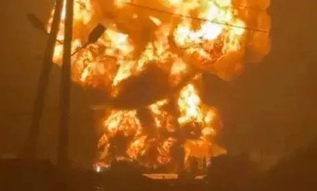 Incendiu puternic în zona industrială din Stavropol după atacul cu drone.