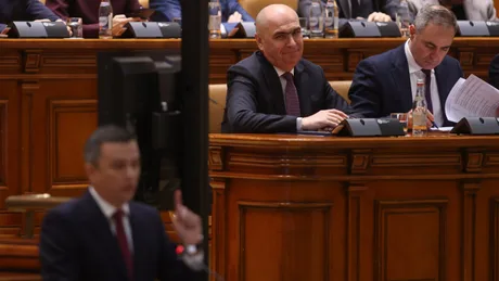 Siegfried Mureșan vorbește în Parlament, colegi ascultându-l.