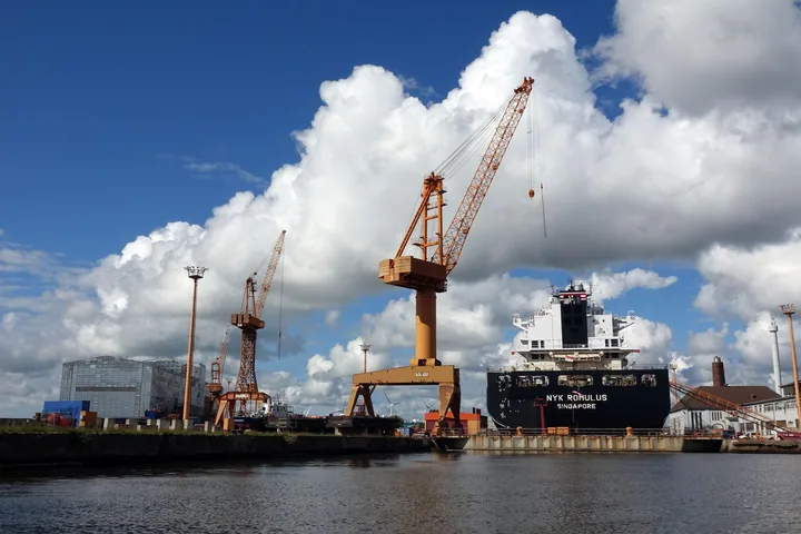 Portul Bremerhaven în plin proces de modernizare pentru logistică NATO.