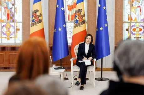 Maia Sandu discută despre desemnarea noului premier în fața grupurilor parlamentare.