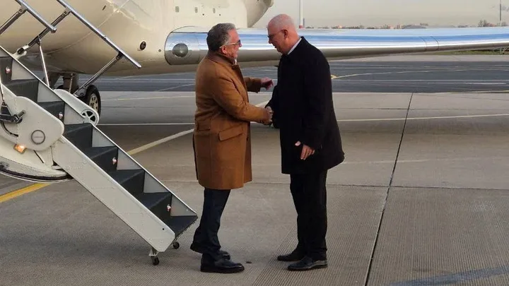 Întâlnire diplomatică între emisarul SUA și oficiali ruși la Sankt Petersburg.