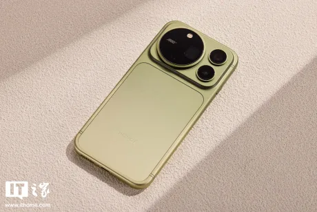 Un telefon Honor cu un design elegant și camere performante.