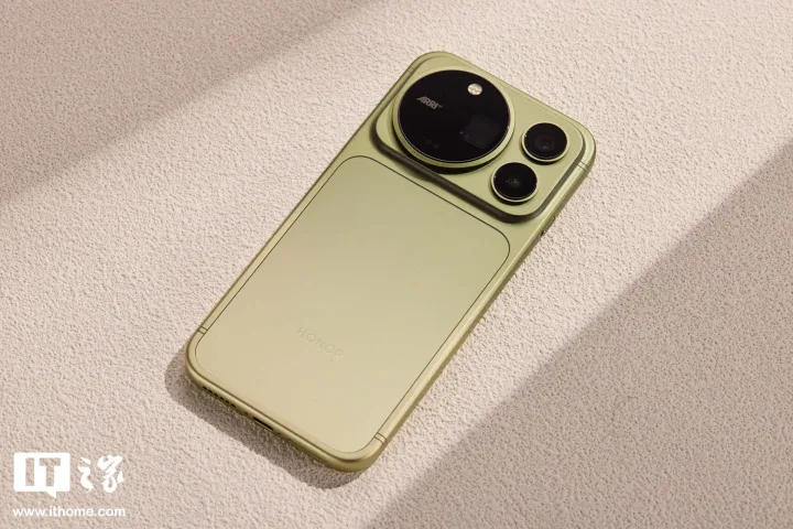 Un telefon Honor cu un design elegant și camere performante.