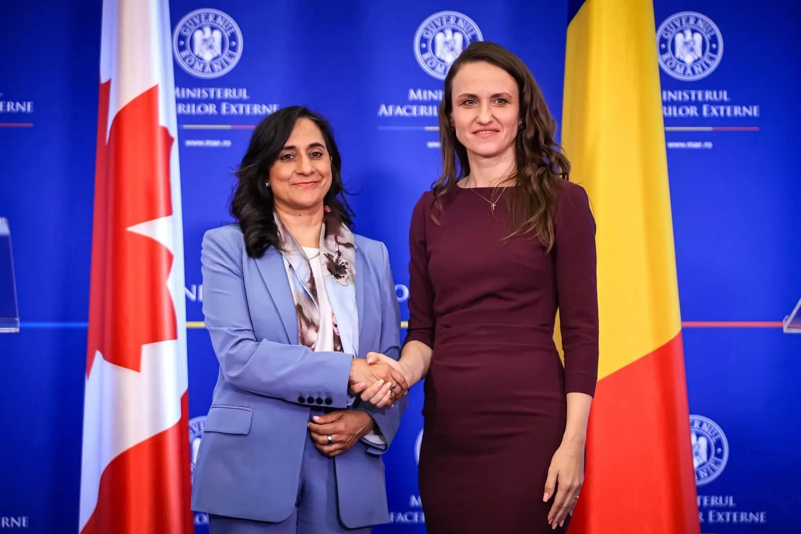 Întâlnire oficială între reprezentanții României și Canadei pentru cooperare bilaterală.