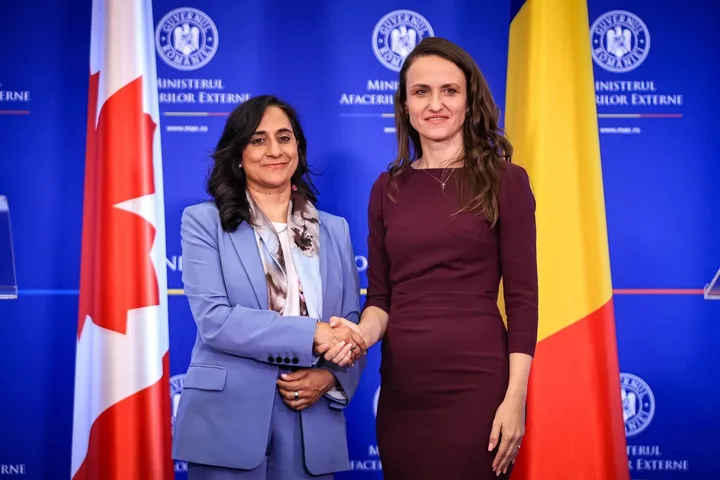 Întâlnire oficială între reprezentanții României și Canadei pentru cooperare bilaterală.