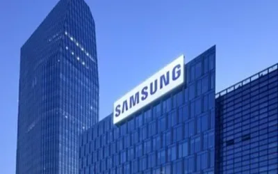 Clădirea Samsung iluminată, simbolizând inovația în electrocasnice inteligente.
