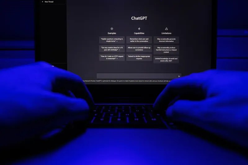 Ecranul ChatGPT cu opțiuni și exemple de utilizare.