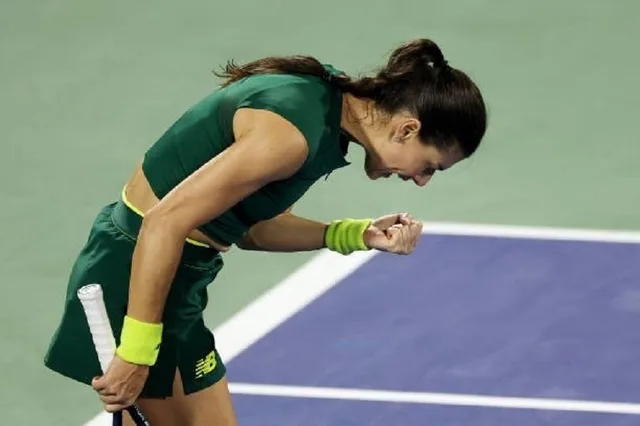 Sorana Cîrstea sărbătorește victoria în meciul de la Wimbledon.
