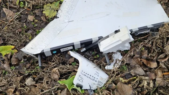 Fragmente de dronă găsite în apropierea satelor din Republica Moldova.