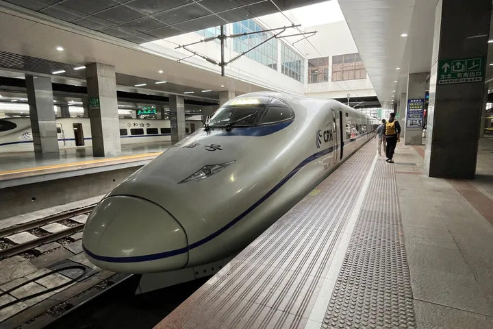 Vehicul experimental maglev pregătit pentru testare la mare viteză.