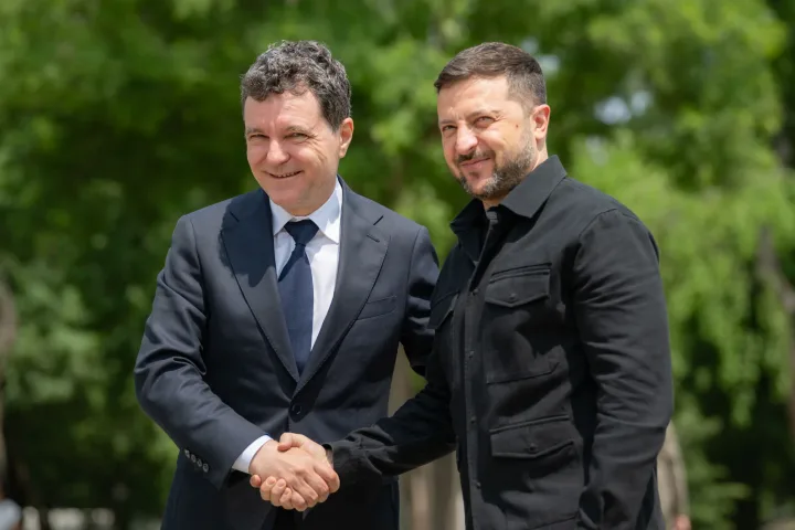 Zelenski și Nicușor Dan discutând despre cooperarea regională.