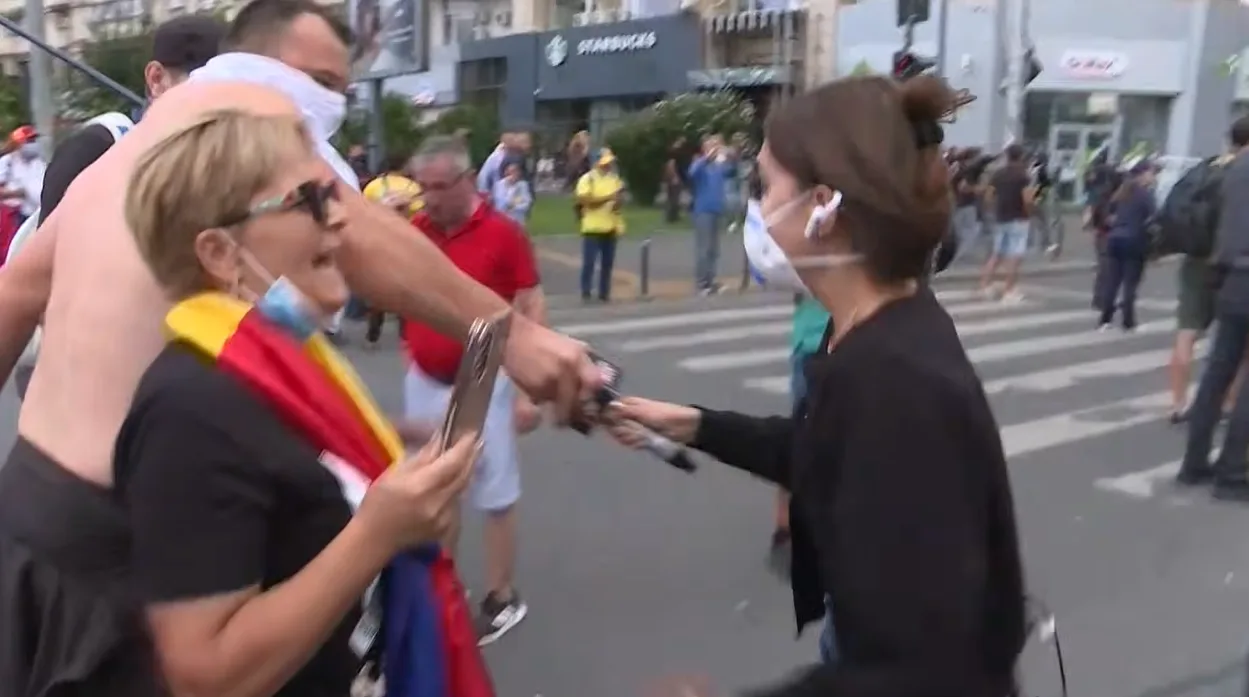 Agresiune asupra unei reporteri în timpul protestului fermierilor din Piața Victoriei.