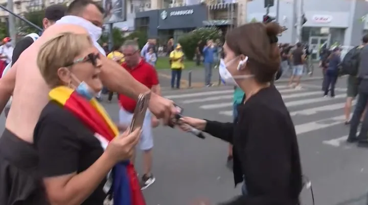 Agresiune asupra unei reporteri în timpul protestului fermierilor din Piața Victoriei.