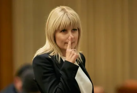 Elena Udrea în timpul unei declarații, subliniind importanța nominalizării lui Eugen Tomac.