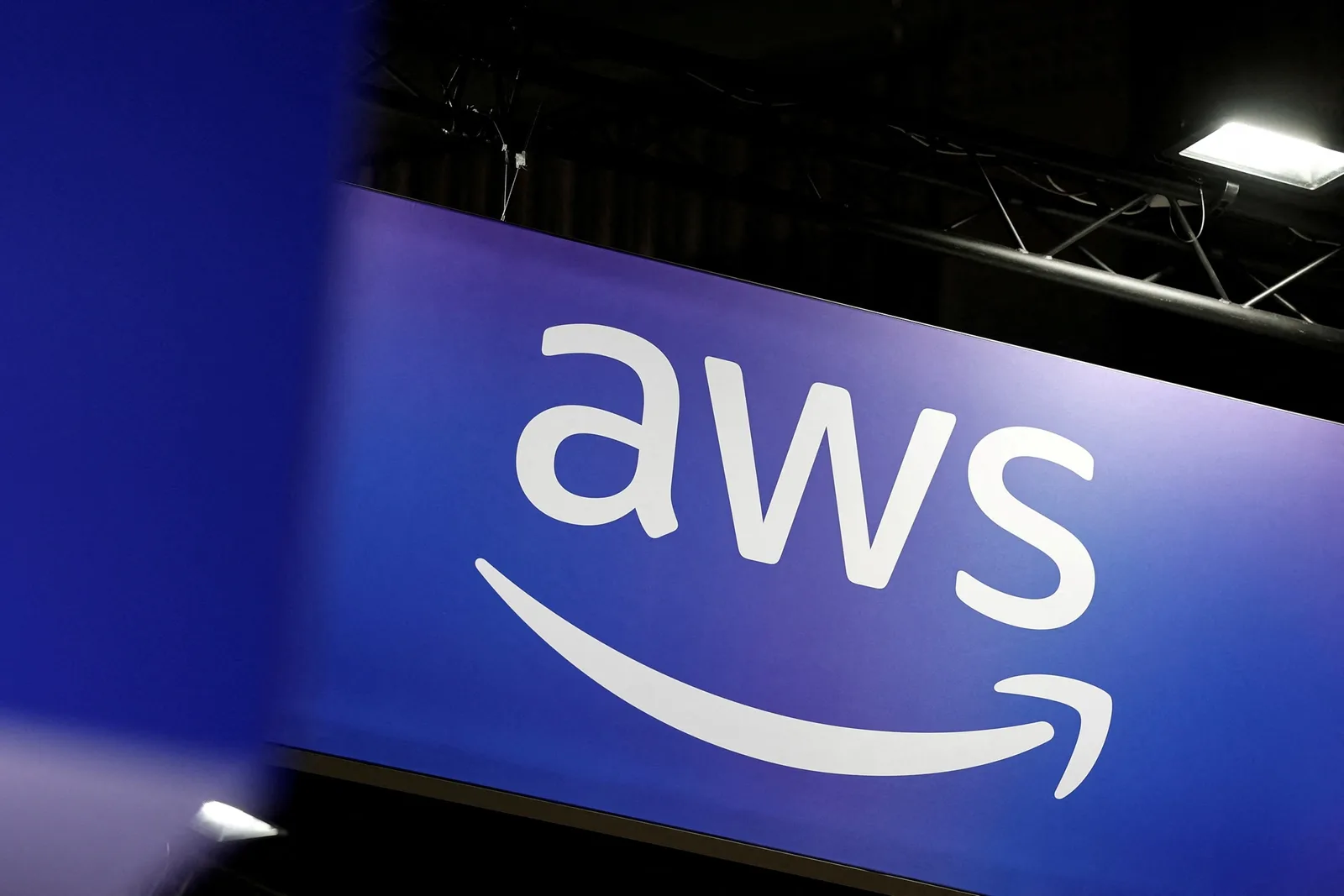 Parteneriatul dintre Amazon și STMicroelectronics pentru eficiență energetică.