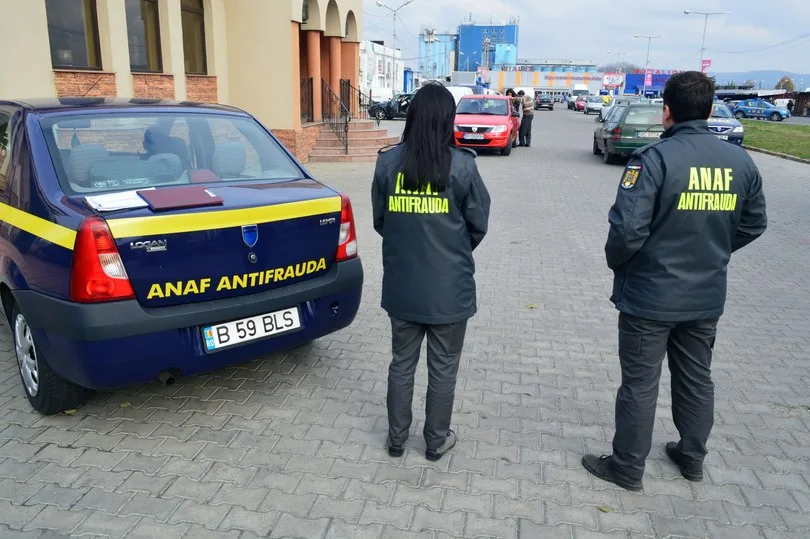 Reprezentanți ANAF discutând despre reformele inspecțiilor fiscale.