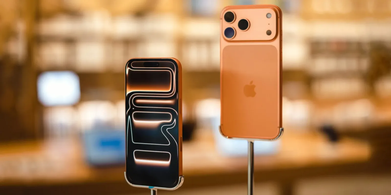 Vânzări de iPhone în creștere, în ciuda scăderii pieței globale de smartphone-uri.