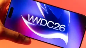 Ecran cu logo-ul WWDC 2026 pe un telefon mobil.