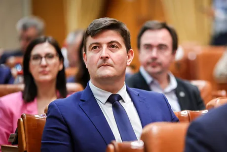 Alexandru Dimitriu discutând despre modificarea legii ANI în Parlament.