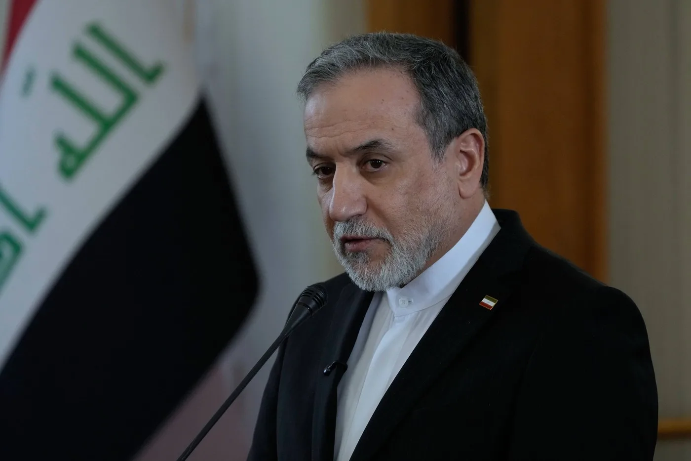 Oficial iranian discutând despre negocierile cu Omanul pentru Strâmtoarea Ormuz.