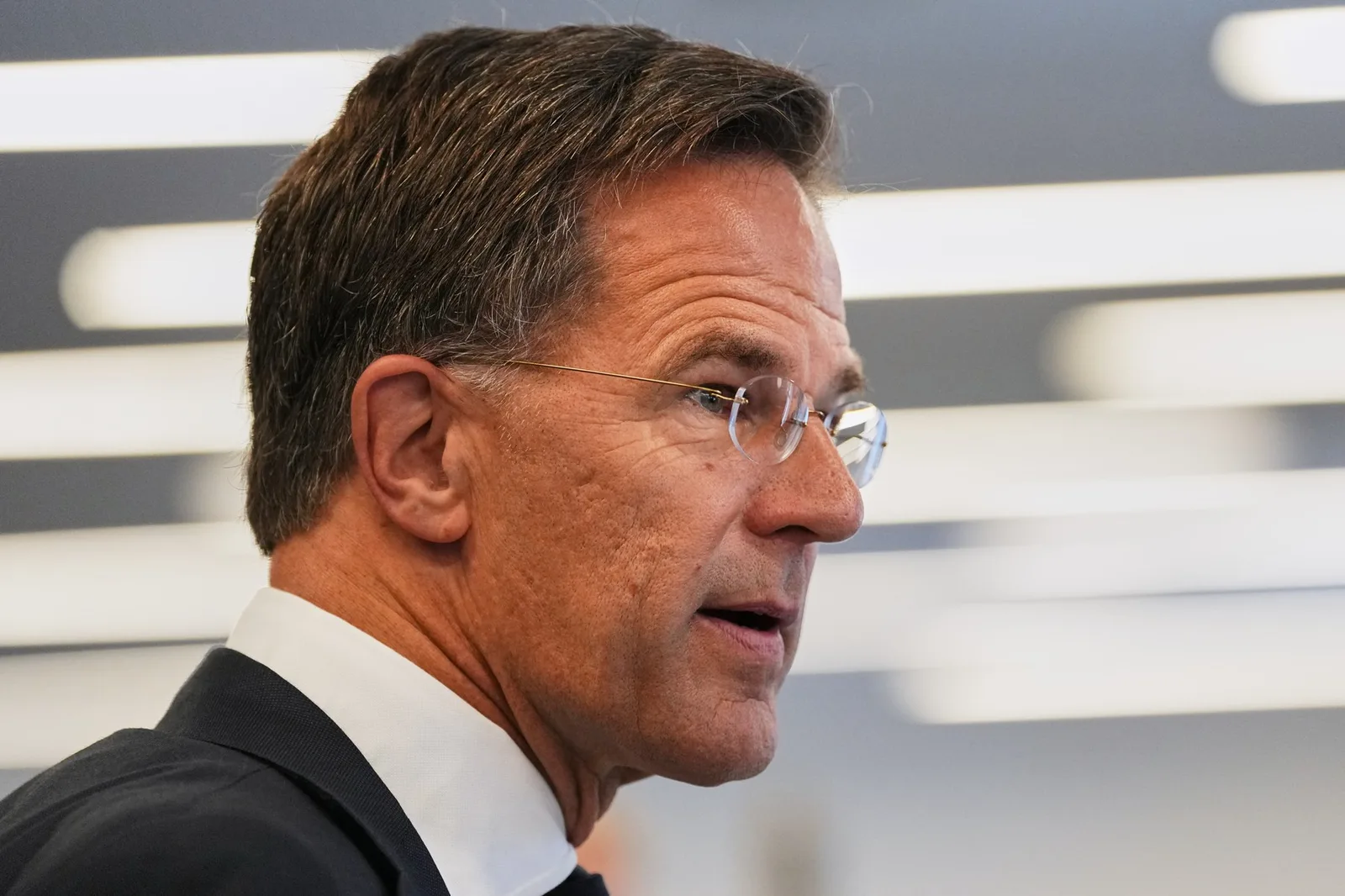 Mark Rutte discutând despre sprijinul NATO pentru Ucraina în fața atacurilor rusești.