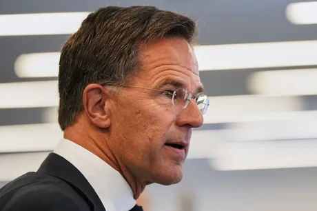 Mark Rutte discutând despre sprijinul NATO pentru Ucraina în fața atacurilor rusești.