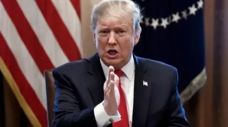 Donald Trump anunță o nouă taxă vamală pentru comerțul cu Iranul.