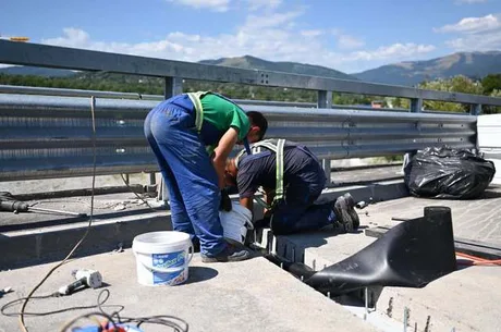 Lucrări finale la Centura Comarnic înainte de deschiderea traficului.