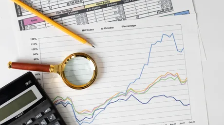 Grafice financiare și instrumente de calcul pentru analiza economică.